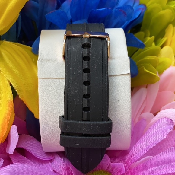 NEW*MEN black silicon gold two tone big face watch - Picture 6 of 6